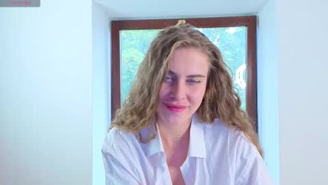 Snapshot of little_cu1tie chatting on 10/07/25, 10:45 Margo online show from 10/07/25, 10:45