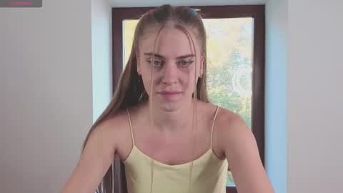 Snapshot of little_cu1tie chatting on 10/21/25, 06:47 Margo online show from 10/21/25, 06:47