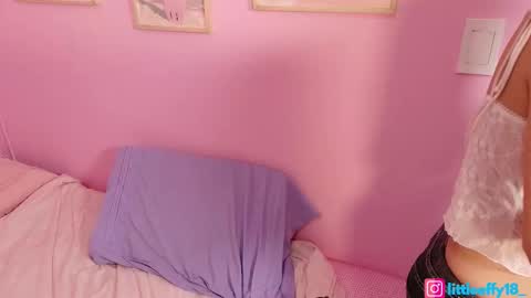 Snapshot of little_effy18_ chatting on 11/18/25, 12:27 Little Effy online show from 11/18/25, 12:27