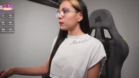 Help me reach 100 likes online show from 11/11/25, 07:14