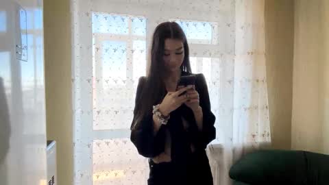 Viiola online show from 10/31/25, 03:29