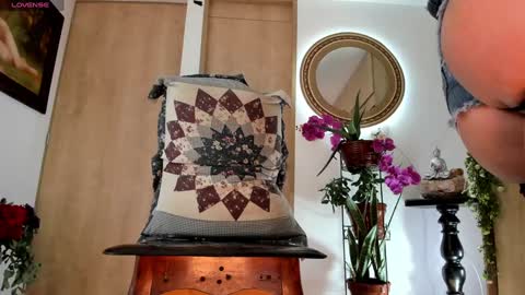 Snapshot of little_izzi chatting on 03/11/25, 04:07 Izzi online show from 03/11/25, 04:07