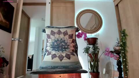 Snapshot of little_izzi chatting on 10/20/25, 08:31 Izzi online show from 10/20/25, 08:31