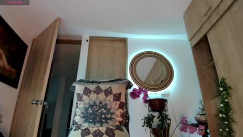 Snapshot of little_izzi chatting on 10/22/25, 08:52 Izzi online show from 10/22/25, 08:52