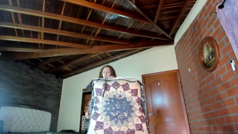 Snapshot of little_izzi chatting on 12/18/25, 07:20 Izzi online show from 12/18/25, 07:20