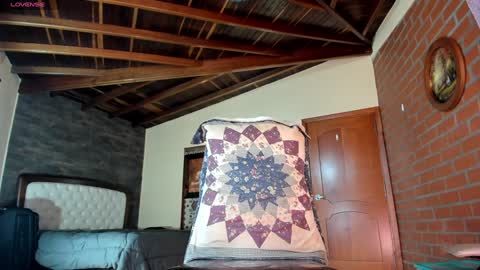 Snapshot of little_izzi chatting on 12/22/25, 05:43 Izzi online show from 12/22/25, 05:43