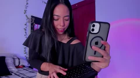 Snapshot of little_kayla_ chatting on 01/05/26, 10:24 kayla Instagram kayla 71082 online show from 01/05/26, 10:24