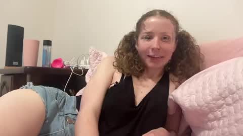 Snapshot of little_kiity_chloe chatting on 06/12/26, 04:50 Kitty Chloe and Tamer online show from 06/12/26, 04:50