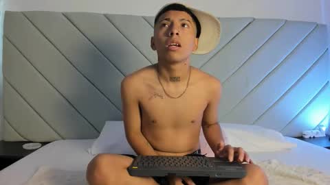 little_kris1 online show from 10/28/25, 12:41