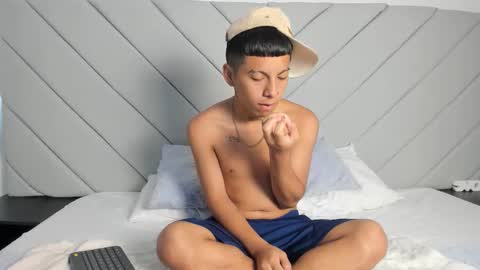 little_kris1 online show from 11/11/25, 12:38