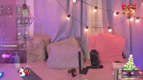 Lili online show from 11/22/25, 09:14