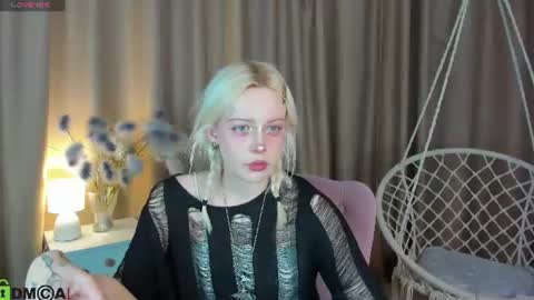 Snapshot of little_lillit chatting on 06/20/26, 08:39 Lill online show from 06/20/26, 08:39