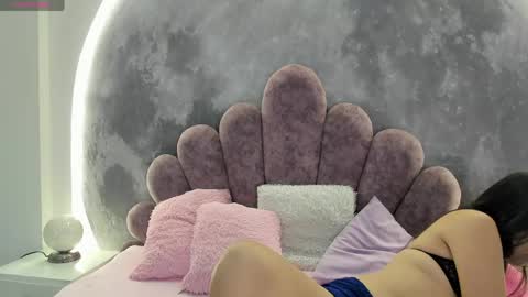 little_melanie online show from 05/04/26, 06:48