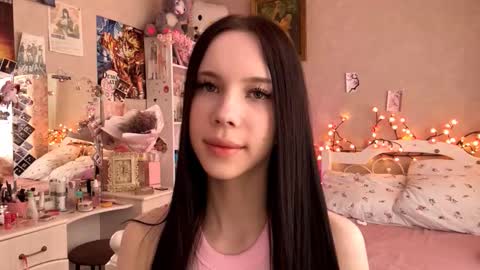 Snapshot of little_milou chatting on 10/19/25, 09:21 Milou online show from 10/19/25, 09:21