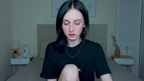 little_mollee online show from 11/11/25, 09:48