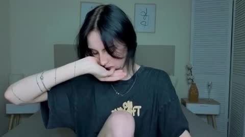 little_mollee online show from 11/12/25, 10:09