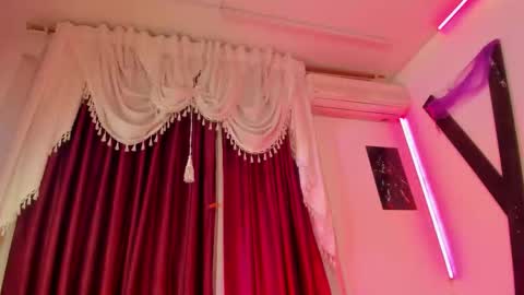 Little Nauughty2 online show from 10/31/25, 02:07