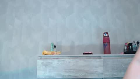 Snapshot of little_pearl_ chatting on 04/16/26, 09:39 Adaline online show from 04/16/26, 09:39