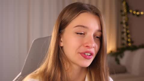 Kiki online show from 09/17/25, 04:19