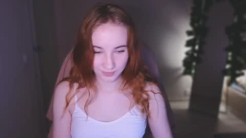 Snapshot of little_pretty_woman chatting on 12/12/24, 08:10 little_pretty_woman online show from 12/12/24, 08:10