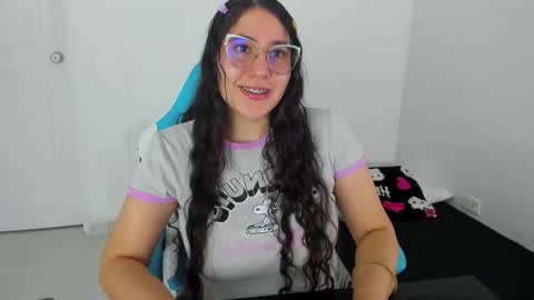 Laire  online show from 11/26/25, 01:17