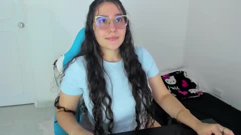 Laire  online show from 11/28/25, 10:01