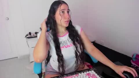 Laire  online show from 11/30/25, 08:13