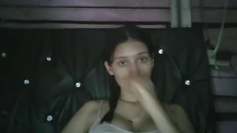 Snapshot of little_star_x_ chatting on 05/25/26, 06:03 ESTRELA online show from 05/25/26, 06:03