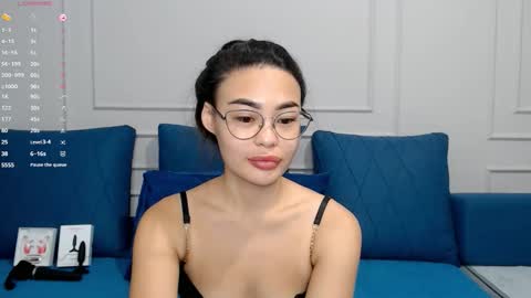 Snapshot of little_v1rgin_angel chatting on 11/13/25, 03:22 Kwan online show from 11/13/25, 03:22