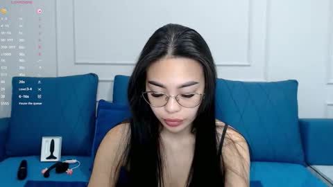 Snapshot of little_v1rgin_angel chatting on 12/21/25, 09:27 Kwan online show from 12/21/25, 09:27