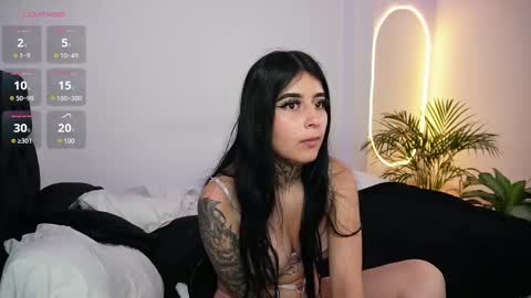 Snapshot of little_vannesaa chatting on 02/24/25, 11:41 little_vannesaa online show from 02/24/25, 11:41