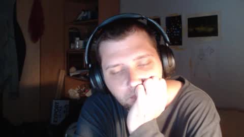 Snapshot of littlealien7 chatting on 11/13/25, 06:56 littlealien7 online show from 11/13/25, 06:56