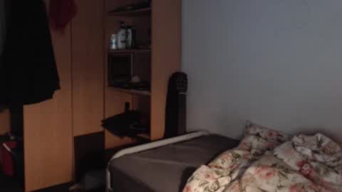 Snapshot of littlealien7 chatting on 02/13/26, 12:12 littlealien7 online show from 02/13/26, 12:12