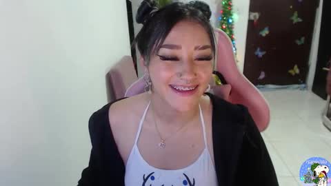 Snapshot of littleangelx_m chatting on 12/22/25, 10:51 Daniela online show from 12/22/25, 10:51