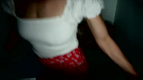Snapshot of littleaura chatting on 04/26/26, 06:38 LittleAura online show from 04/26/26, 06:38