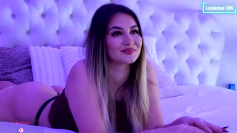 Snapshot of littleblondbunny chatting on 03/18/26, 06:27 littleblondbunny online show from 03/18/26, 06:27