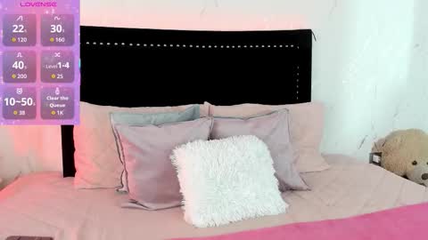 Snapshot of littlecuties chatting on 11/04/25, 04:22 Violet Alyson online show from 11/04/25, 04:22