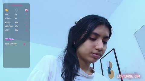 Snapshot of littlee_emilyy_ chatting on 12/01/24, 04:29 Emily online show from 12/01/24, 04:29