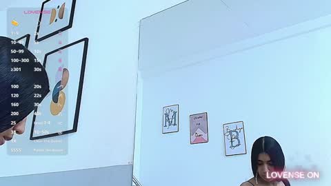 Snapshot of littlee_emilyy_ chatting on 12/04/24, 12:03 Emily online show from 12/04/24, 12:03