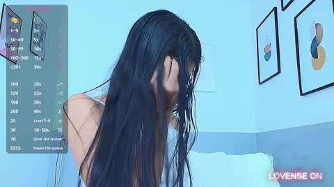 Snapshot of littlee_emilyy_ chatting on 12/13/24, 01:33 Emily online show from 12/13/24, 01:33