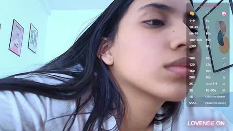 Snapshot of littlee_emilyy_ chatting on 12/23/24, 05:43 Emily online show from 12/23/24, 05:43