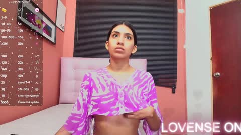 Snapshot of littlee_emilyy_ chatting on 12/29/24, 01:28 Emily online show from 12/29/24, 01:28