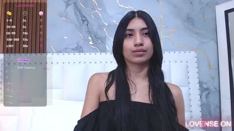 Snapshot of littlee_emilyy_ chatting on 01/14/25, 09:13 Emily online show from 01/14/25, 09:13