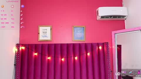 Snapshot of littlee_emilyy_ chatting on 01/24/25, 02:39 Emily online show from 01/24/25, 02:39