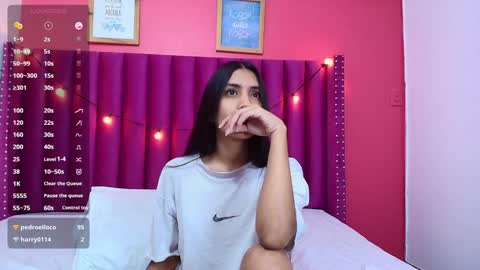 Snapshot of littlee_emilyy_ chatting on 01/28/25, 02:53 Emily online show from 01/28/25, 02:53