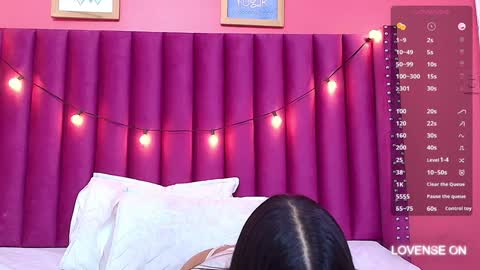 Snapshot of littlee_emilyy_ chatting on 01/28/25, 05:54 Emily online show from 01/28/25, 05:54