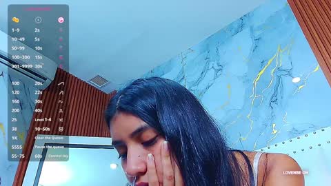 Snapshot of littlee_emilyy_ chatting on 01/29/25, 06:01 Emily online show from 01/29/25, 06:01