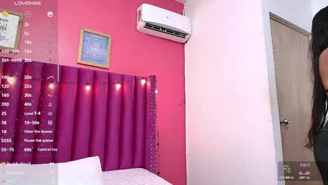 Snapshot of littlee_emilyy_ chatting on 02/12/25, 03:07 Emily online show from 02/12/25, 03:07