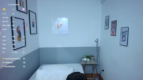 Snapshot of littlee_emilyy_ chatting on 02/18/25, 02:59 Emily online show from 02/18/25, 02:59