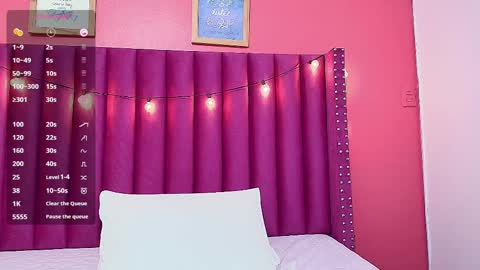 Snapshot of littlee_emilyy_ chatting on 02/21/25, 05:56 Emily online show from 02/21/25, 05:56